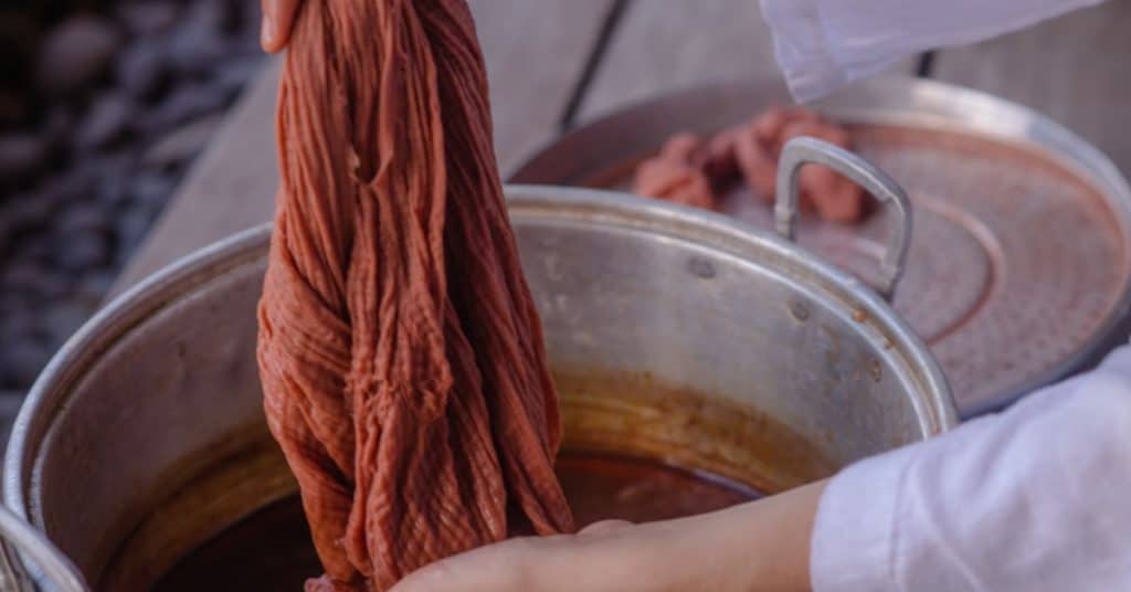 Natural Ways to Dye Fabric in Many Colors