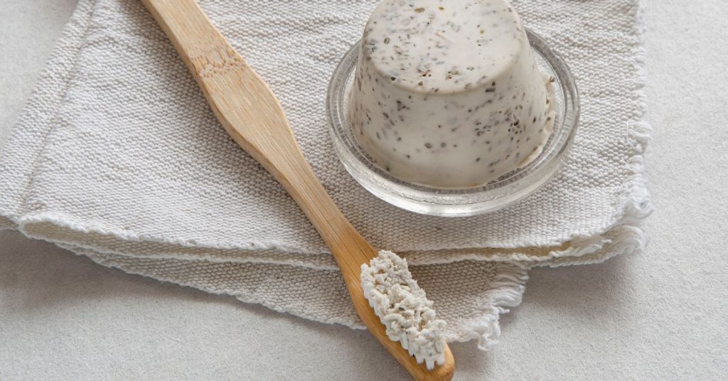 Homemade Toothpaste: Natural Recipe